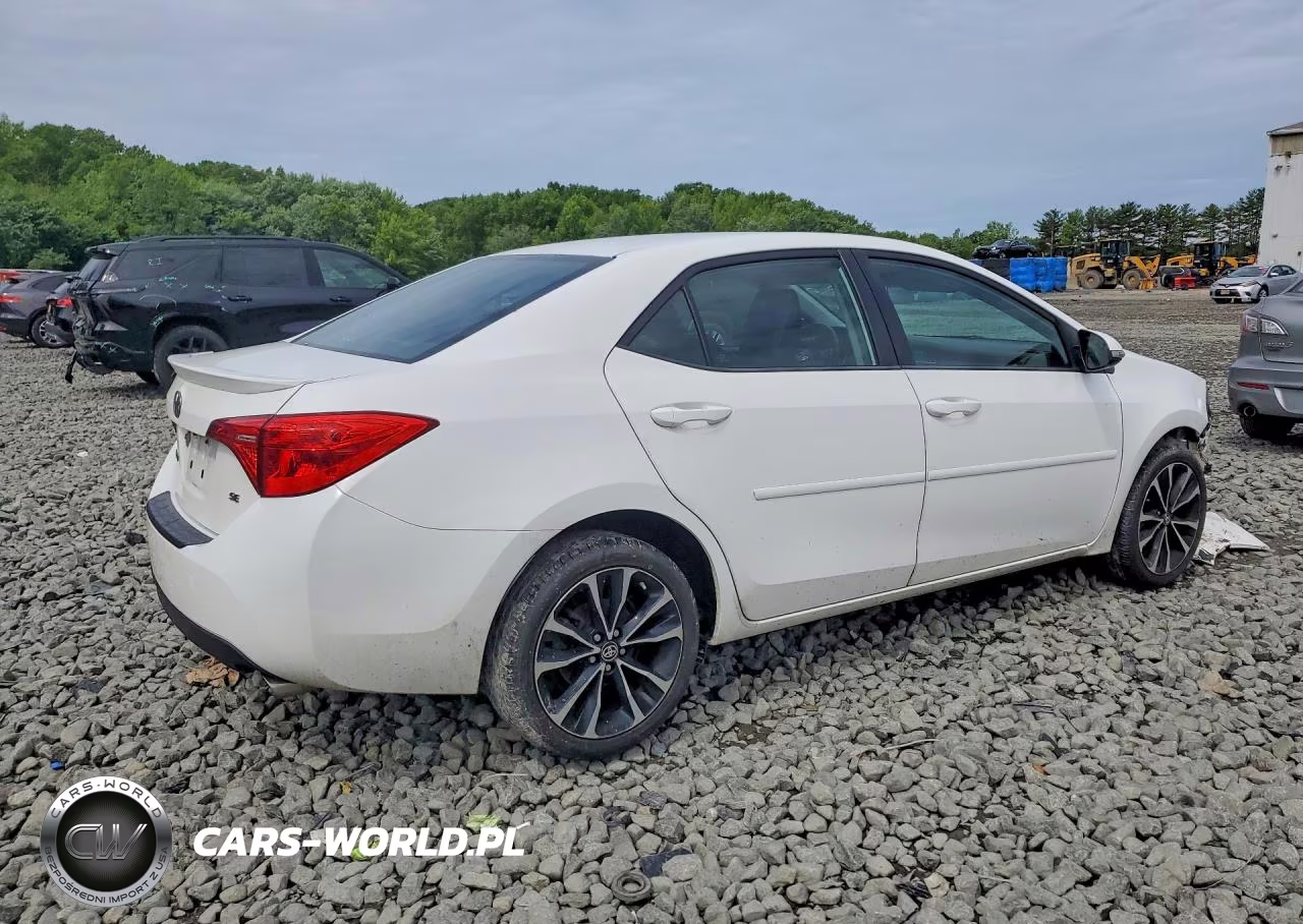 2018 Toyota Corolla Se VIN:5YFBURHE1JP785962 - 3