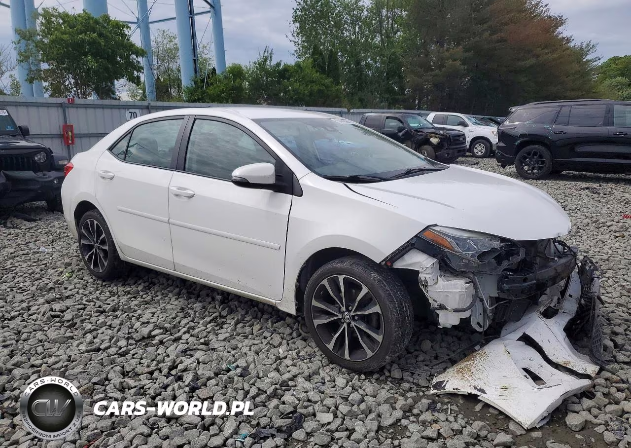 2018 Toyota Corolla Se VIN:5YFBURHE1JP785962 - 4