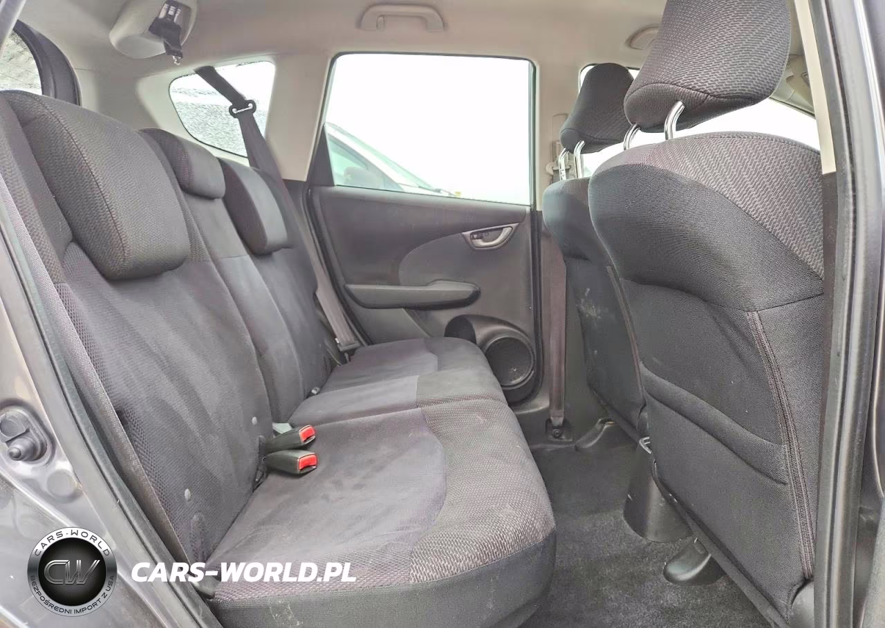 2013 Honda Fit Sport VIN:JHMGE8G59DC068137 - 10