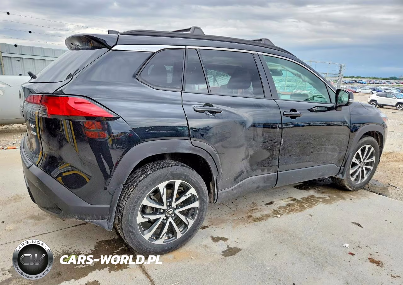 2024 Toyota Corolla Cross Xle VIN:7MUDAABG8RV102404 - 3