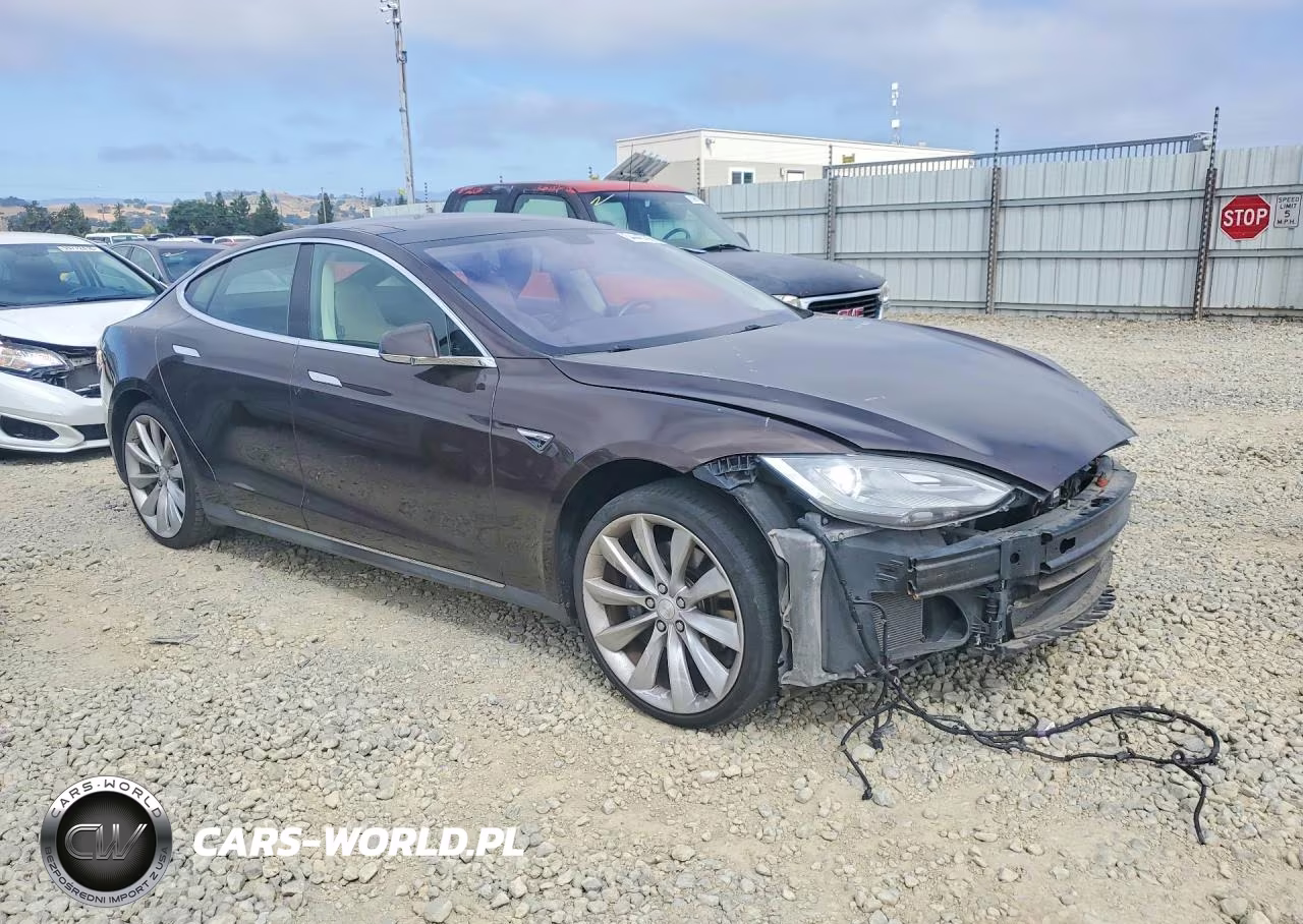 2014 Tesla Model S VIN:5YJSA1H13EFP50056 - 4