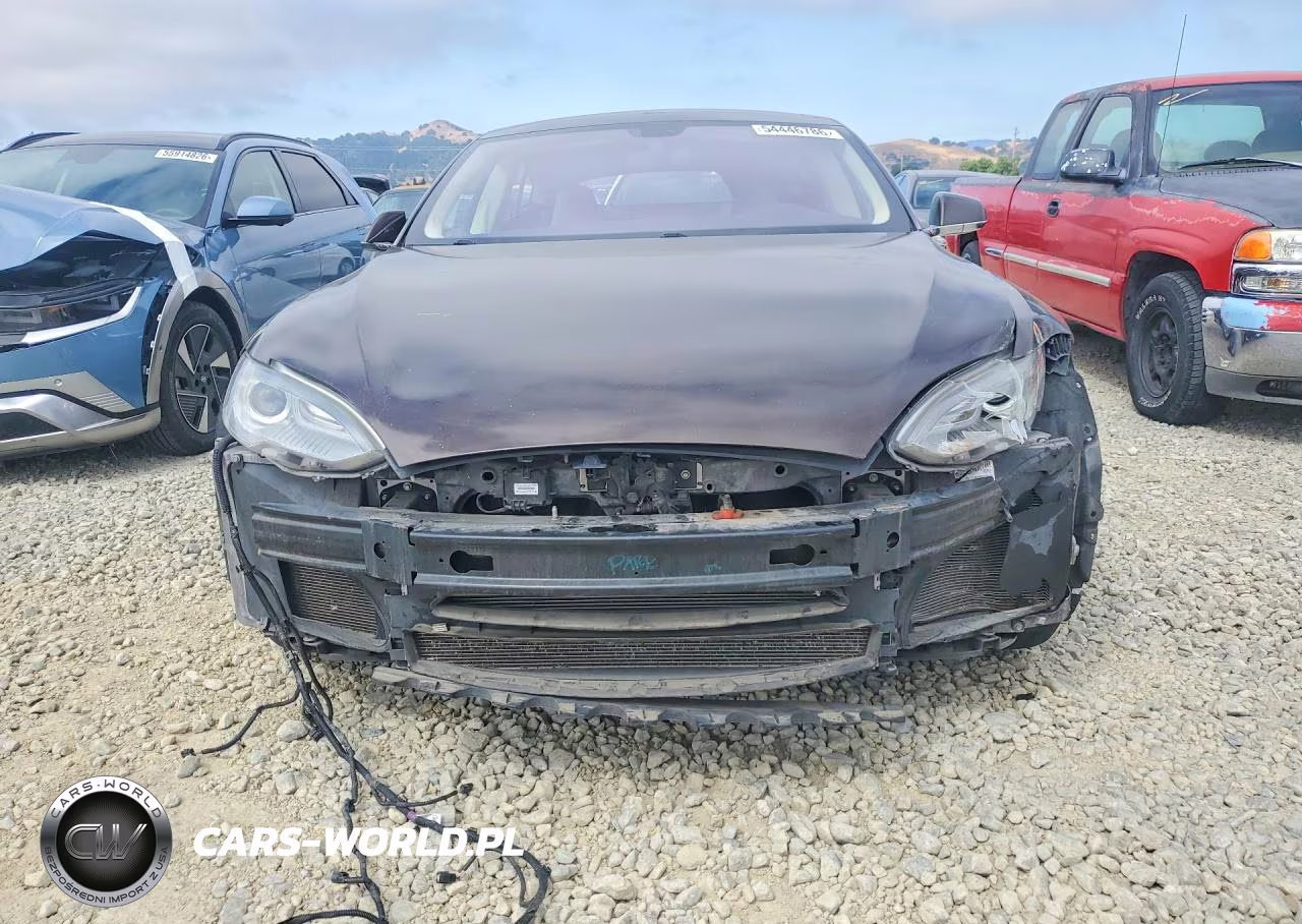 2014 Tesla Model S VIN:5YJSA1H13EFP50056 - 5