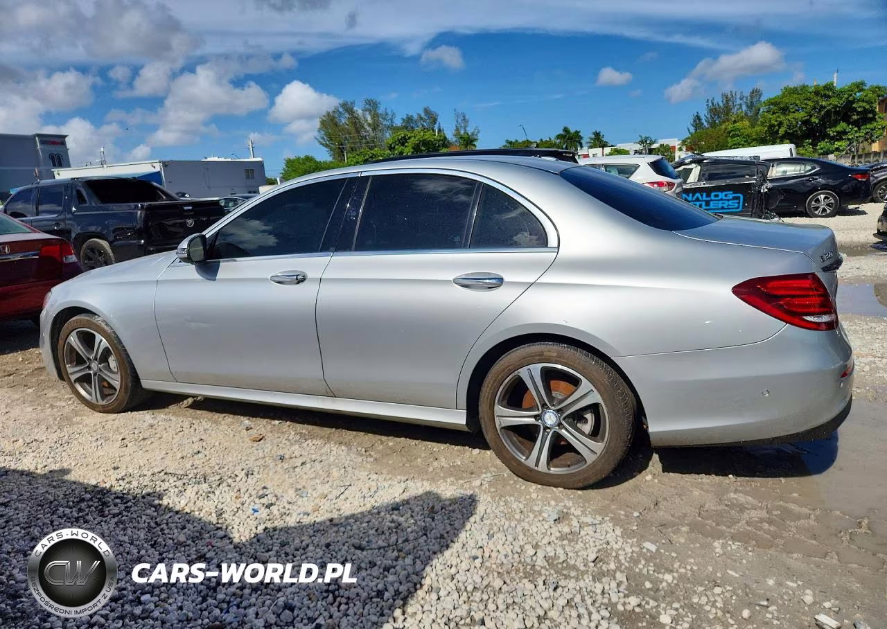 2017 Mercedes-Benz E 300 4Matic VIN:WDDZF4KB7HA158424 - 2