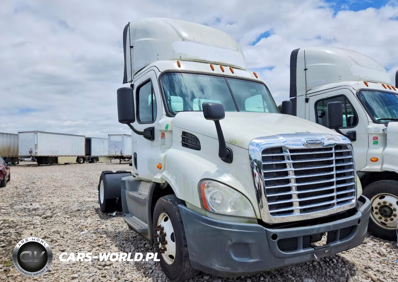 2018 Freightliner Cascadia 113 Semi Truck