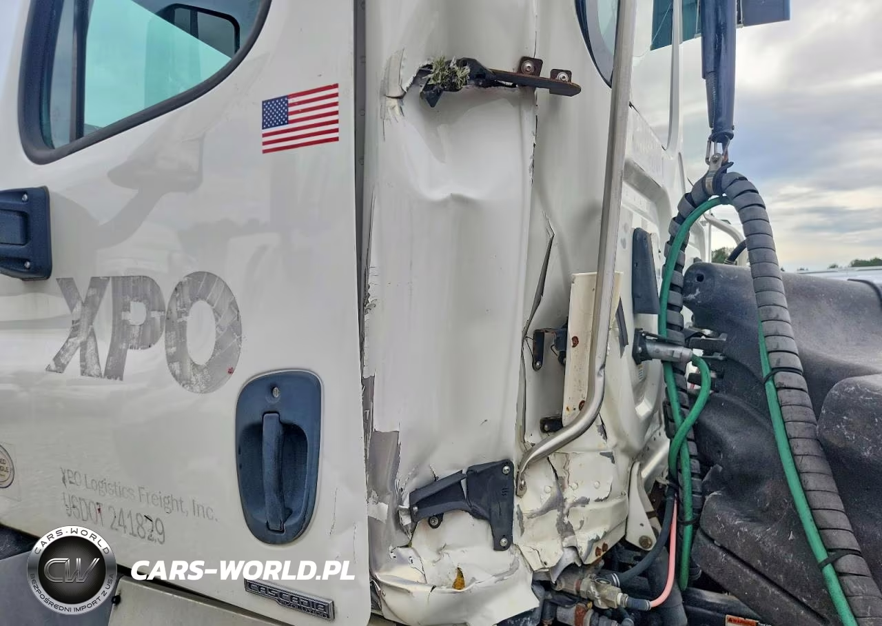 2018 Freightliner Cascadia 113 Semi Truck VIN:3AKBGADVXJSJN2901 - 10