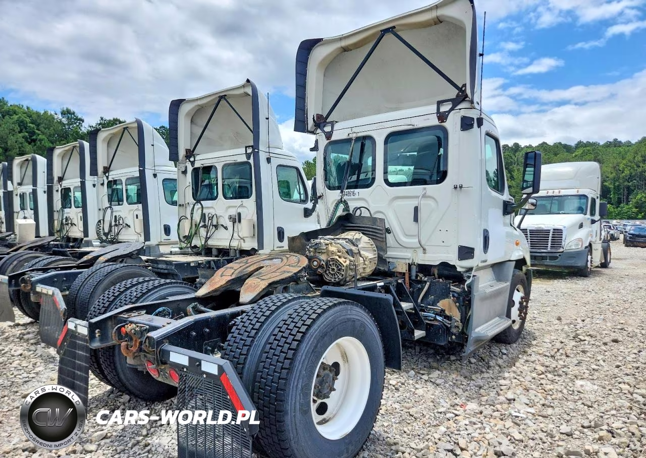 2018 Freightliner Cascadia 113 Semi Truck VIN:3AKBGADVXJSJN2901 - 4