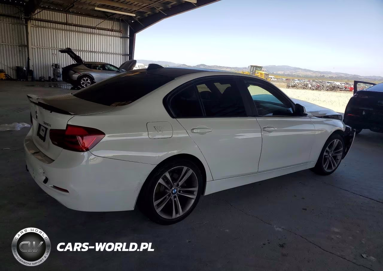2018 BMW 320 I VIN:WBA8A9C57JAH13968 - 3