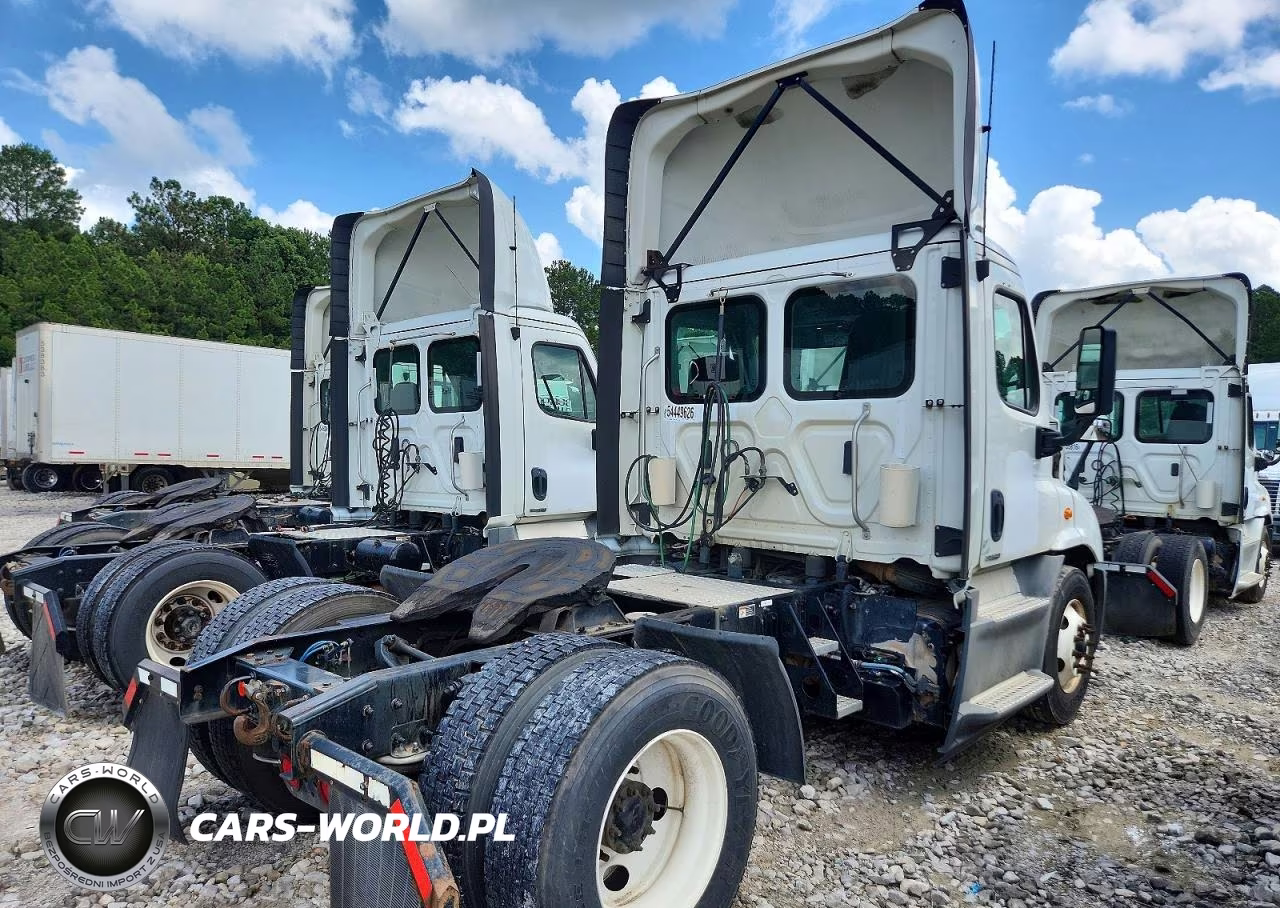 2018 Freightliner Cascadia 1 - Semi Truck VIN:3AKBGADV6JSJN2720 - 4