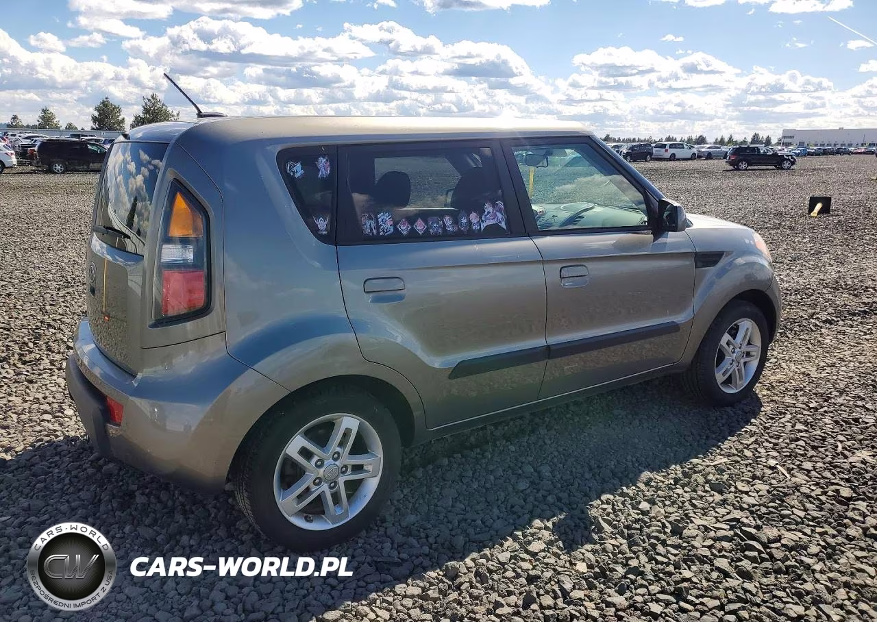 2010 Kia Soul + VIN:KNDJT2A21A7160047 - 3