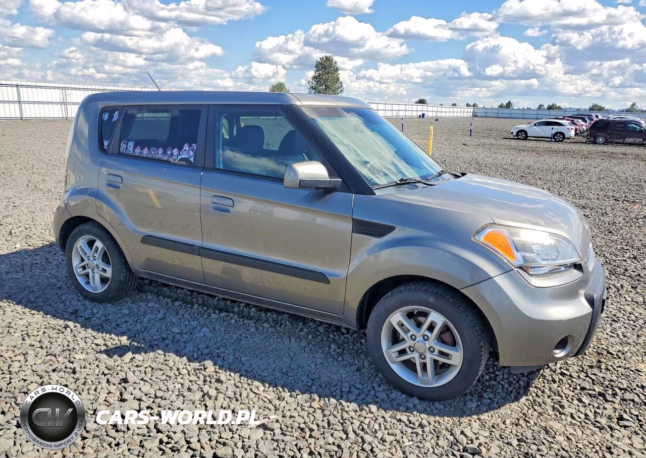 2010 Kia Soul + VIN:KNDJT2A21A7160047 - 4