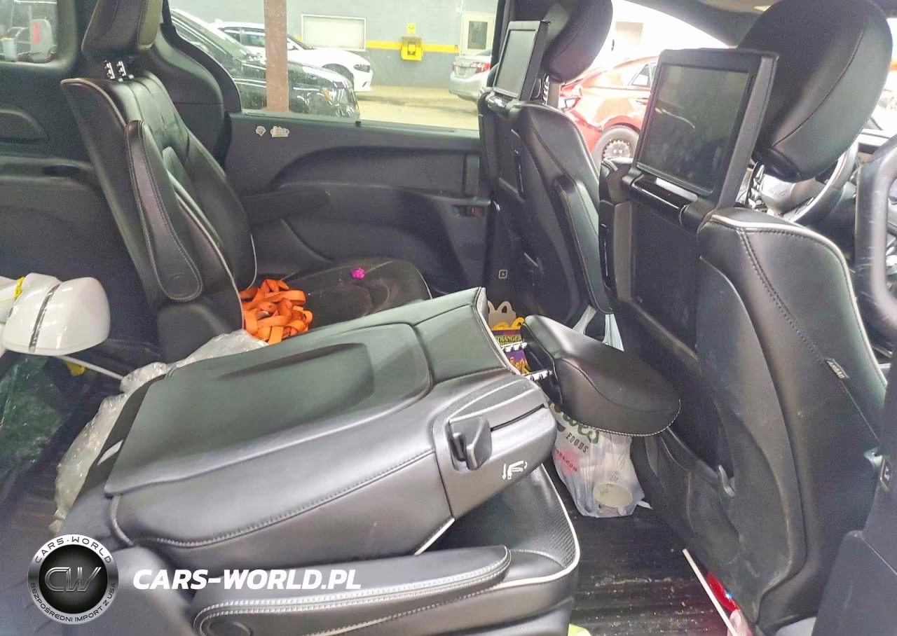 2021 Chrysler Pacifica Hybrid Limited VIN:2C4RC1S75MR526828 - 11