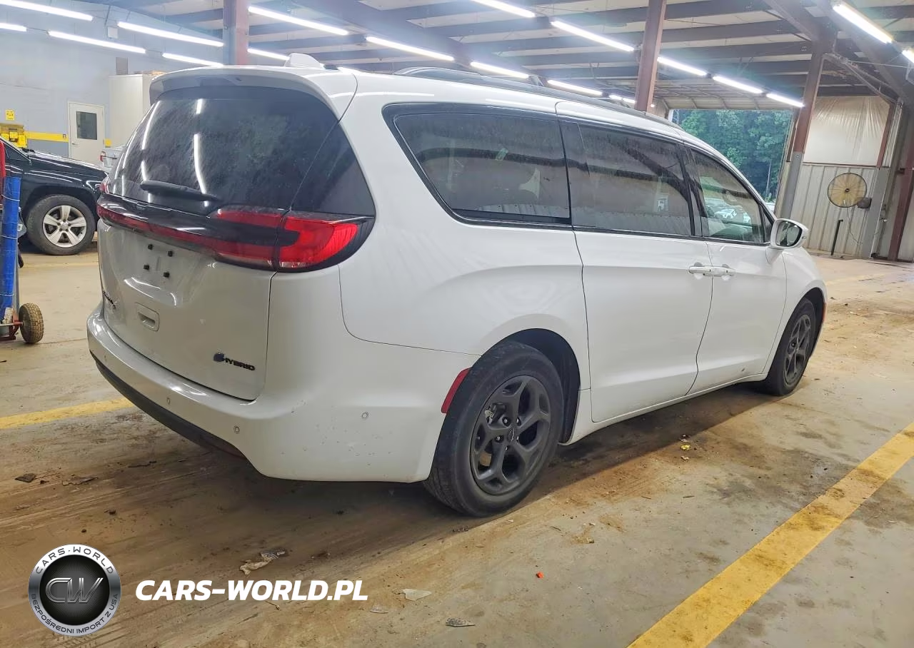2021 Chrysler Pacifica Hybrid Limited VIN:2C4RC1S75MR526828 - 3