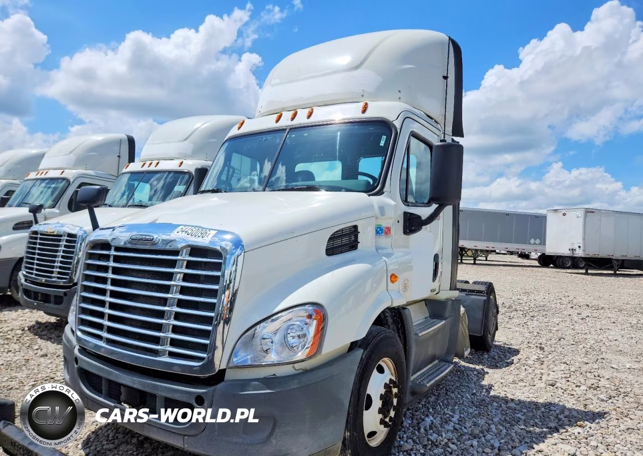 2017 Freightliner Cascadia 1 - Semi Truck VIN:3AKBGADV8HSJD0594 - 2