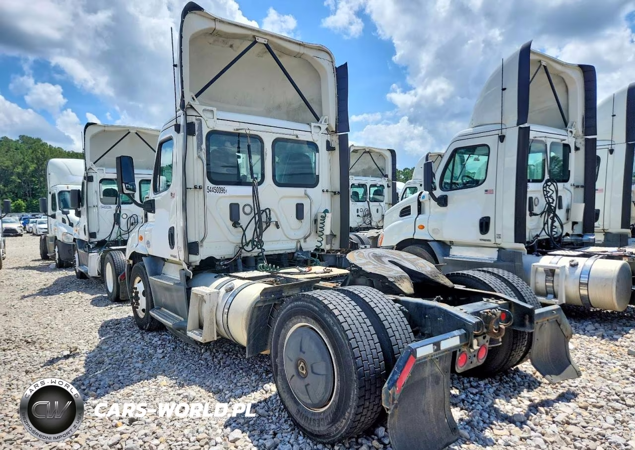 2017 Freightliner Cascadia 1 - Semi Truck VIN:3AKBGADV8HSJD0594 - 3