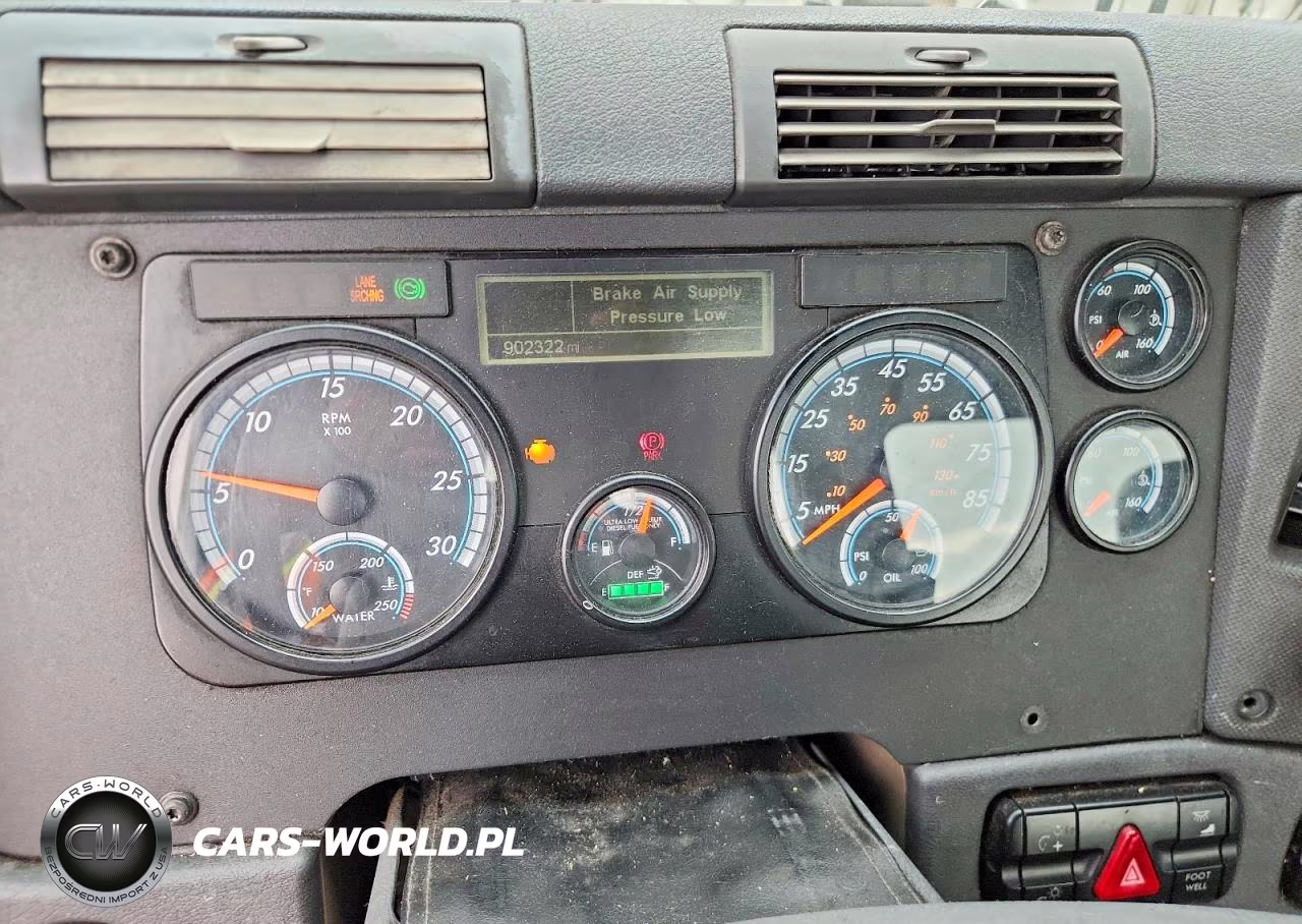2017 Freightliner Cascadia 1 - Semi Truck VIN:3AKBGADV8HSJD0594 - 8