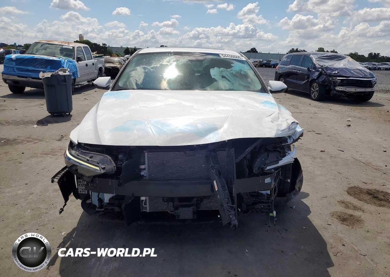 2025 Hyundai Elantra Limited VIN:KMHLN4DJ2SU140762 - 5