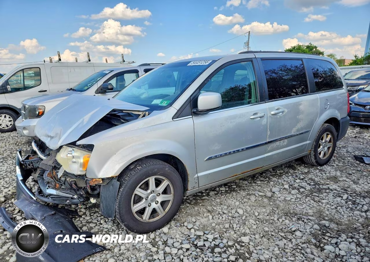 2012 Chrysler Town & Country Touring – zdjęcie 1 z 13