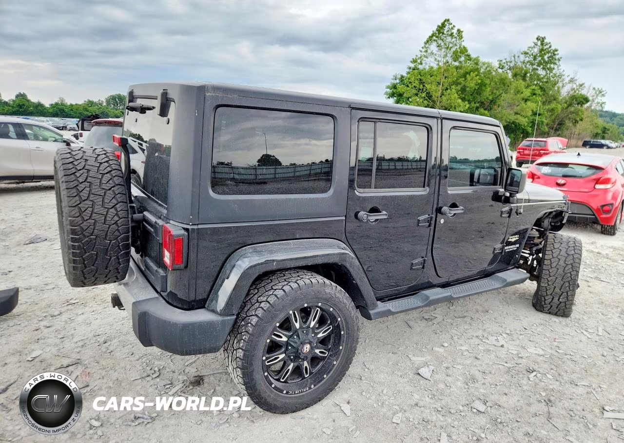 2012 Jeep Wrangler Unlimited Sahara VIN:1C4BJWEG8CL184802 - 3