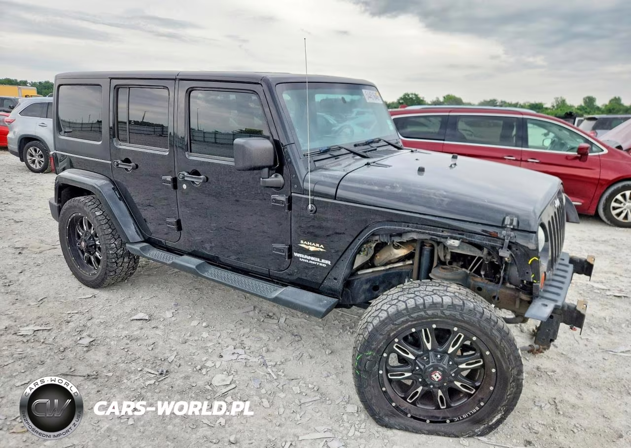 2012 Jeep Wrangler Unlimited Sahara VIN:1C4BJWEG8CL184802 - 4