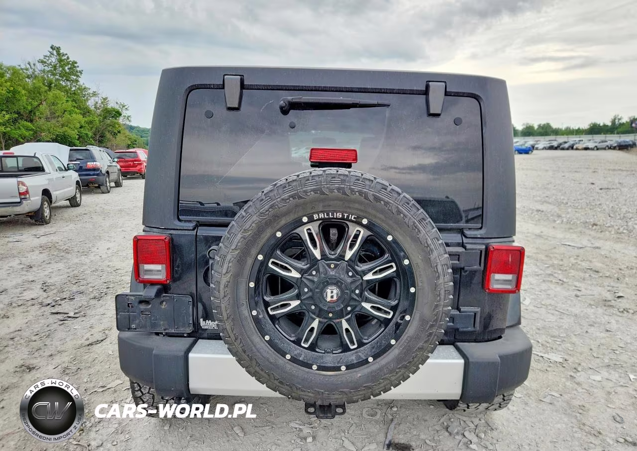 2012 Jeep Wrangler Unlimited Sahara VIN:1C4BJWEG8CL184802 - 6