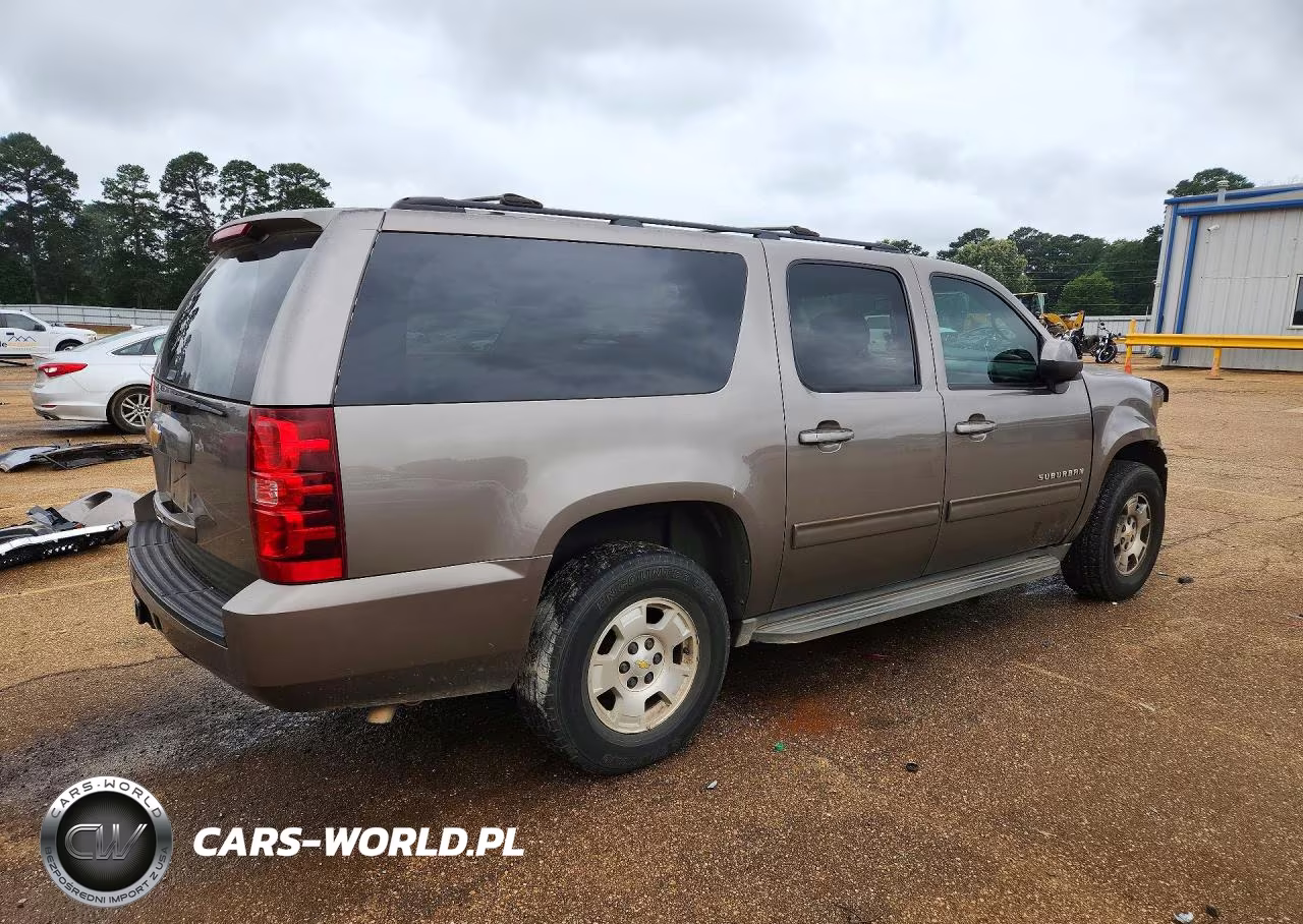 2013 Chevrolet Suburban C1500 Ls VIN:1GNSCHE03DR376840 - 3