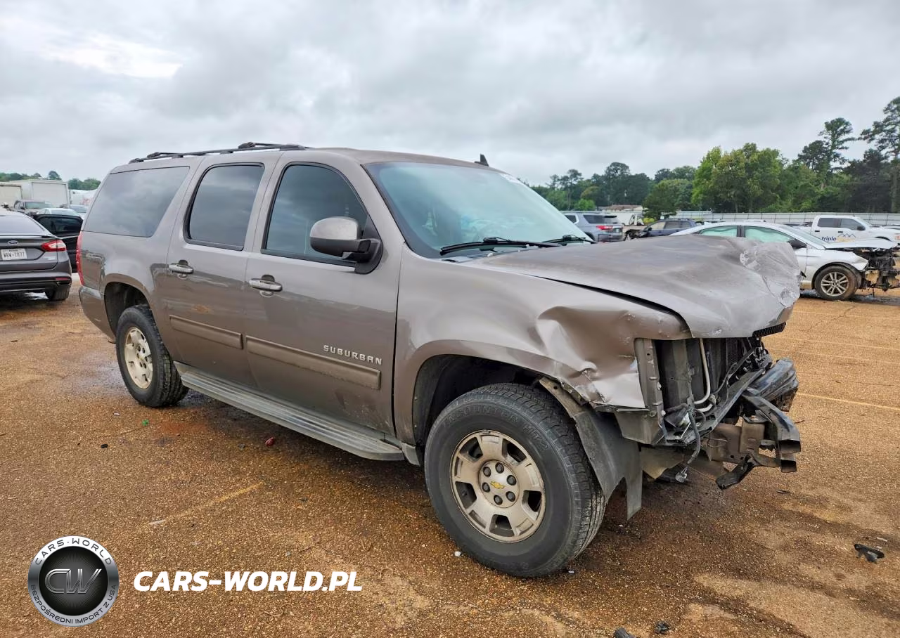 2013 Chevrolet Suburban C1500 Ls VIN:1GNSCHE03DR376840 - 4