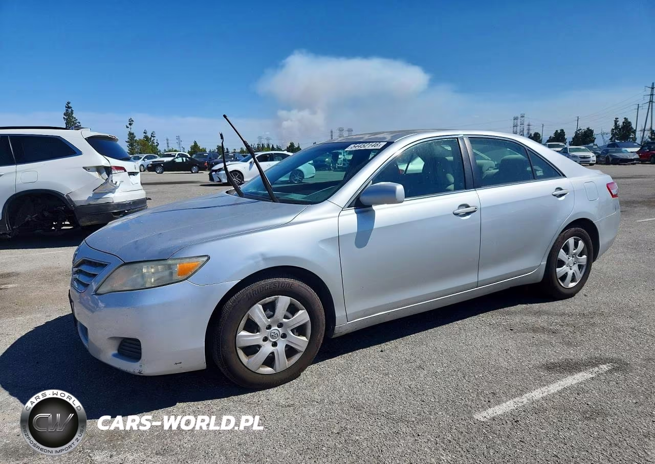 2011 Toyota Camry Le – zdjęcie 1 z 12