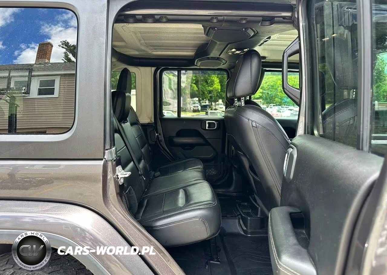 2020 Jeep Wrangler Unlimited Sahara VIN:1C4HJXEGXLW109016 - 8