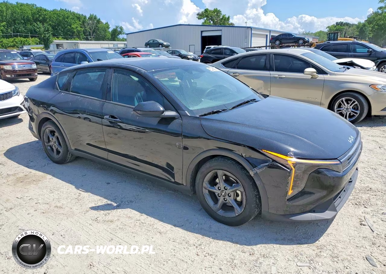 2025 Kia K4 Lxs VIN:3KPFT4DE8SE100968 - 4