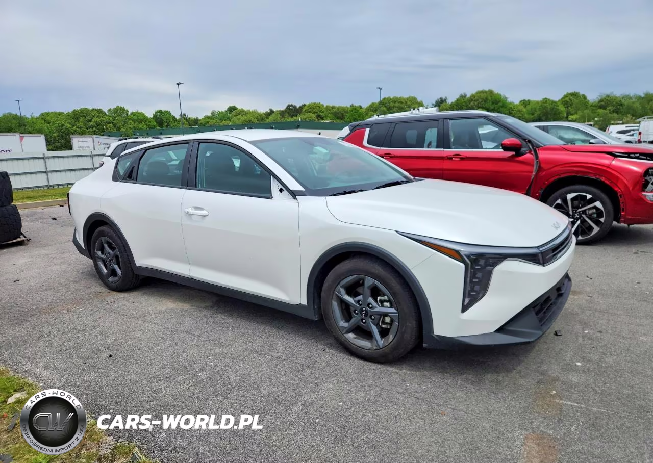 2025 Kia K4 Lxs VIN:3KPFT4DE8SE061122 - 4