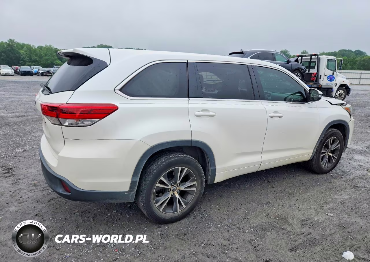 2017 Toyota Highlander Le VIN:5TDZZRFH9HS193949 - 3