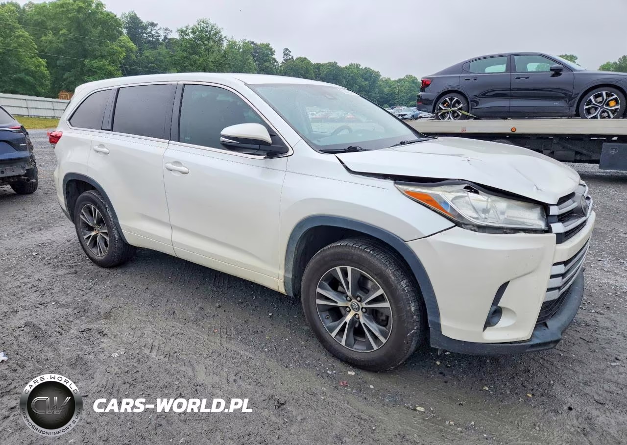 2017 Toyota Highlander Le VIN:5TDZZRFH9HS193949 - 4