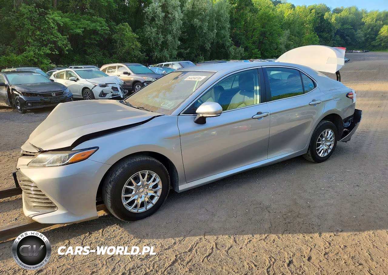 2020 Toyota Camry Le – zdjęcie 1 z 12