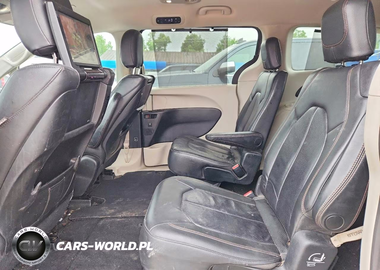 2017 Chrysler Pacifica Touring L Plus VIN:2C4RC1EG2HR708858 - 11