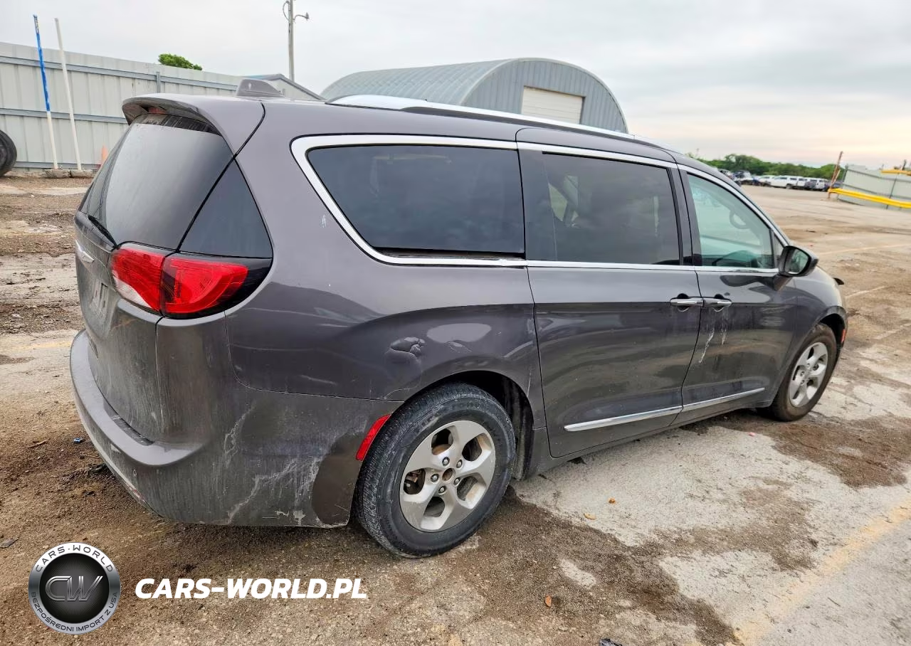 2017 Chrysler Pacifica Touring L Plus VIN:2C4RC1EG2HR708858 - 3