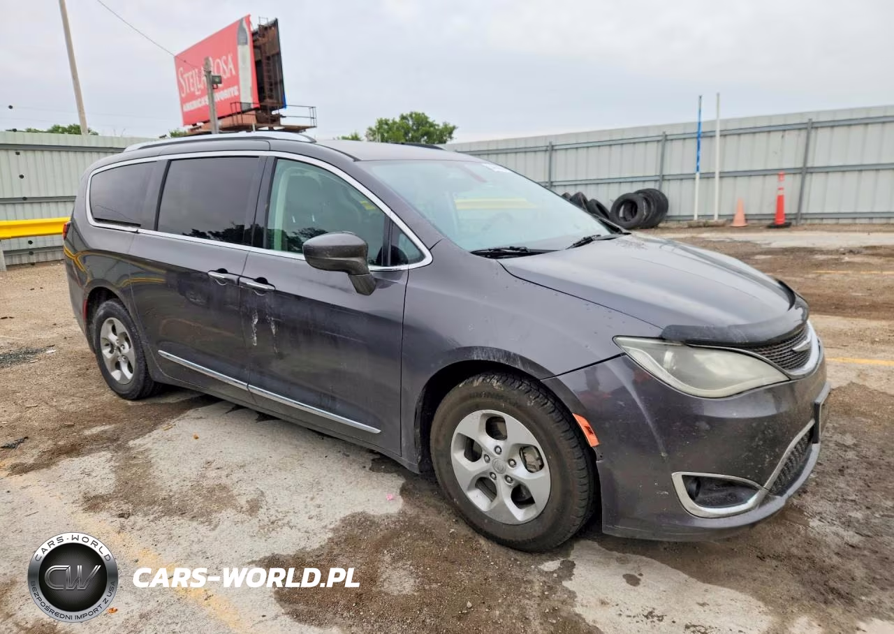 2017 Chrysler Pacifica Touring L Plus VIN:2C4RC1EG2HR708858 - 4