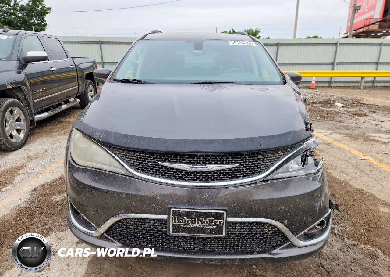 2017 Chrysler Pacifica Touring L Plus VIN:2C4RC1EG2HR708858 - 5