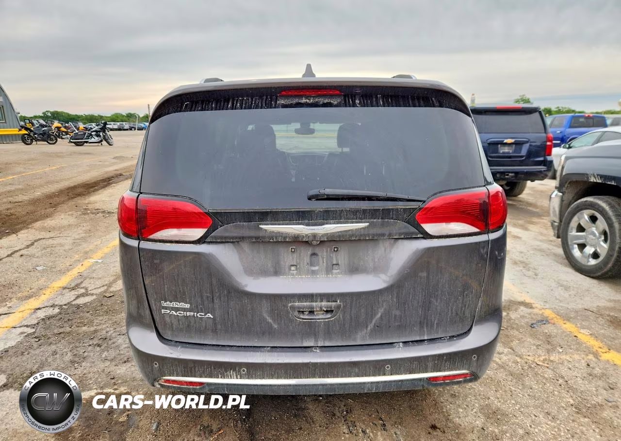 2017 Chrysler Pacifica Touring L Plus VIN:2C4RC1EG2HR708858 - 6