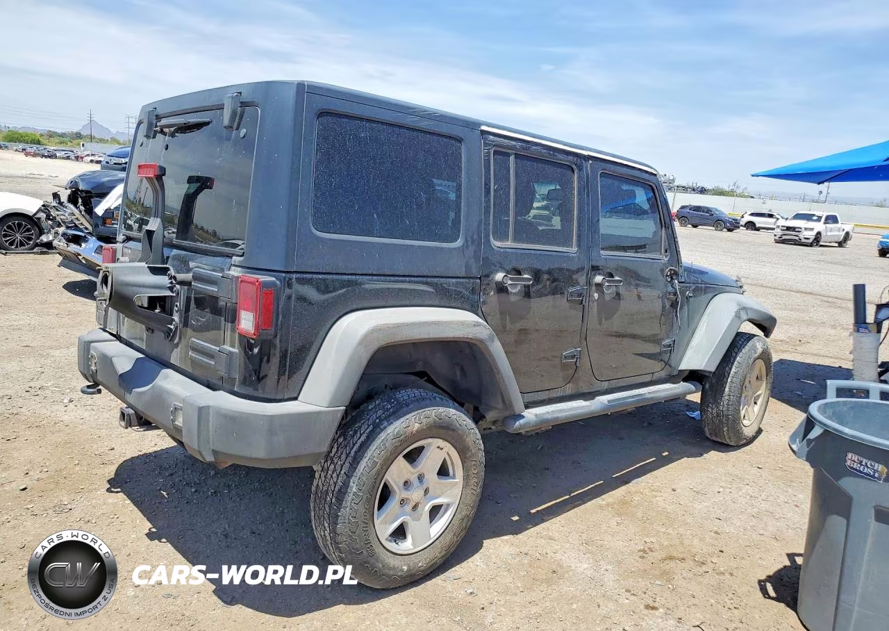 2014 Jeep Wrangler Unlimited Sport VIN:1C4BJWDG5EL263543 - 3