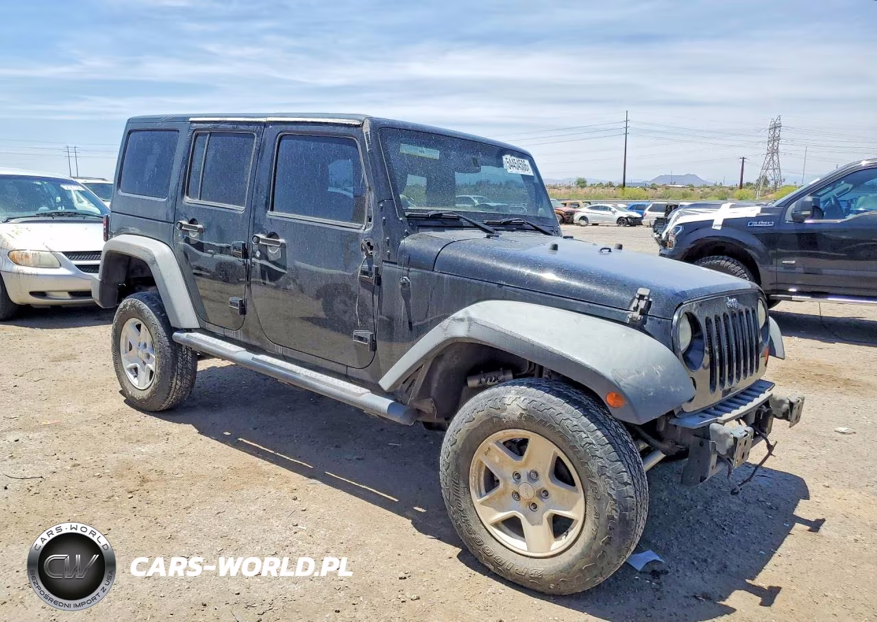 2014 Jeep Wrangler Unlimited Sport VIN:1C4BJWDG5EL263543 - 4