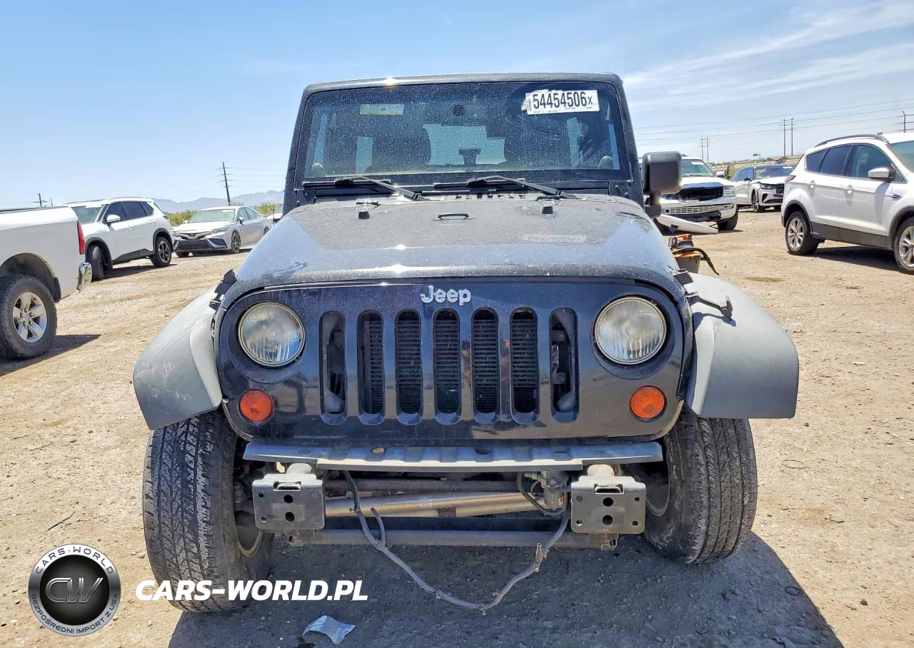 2014 Jeep Wrangler Unlimited Sport VIN:1C4BJWDG5EL263543 - 5
