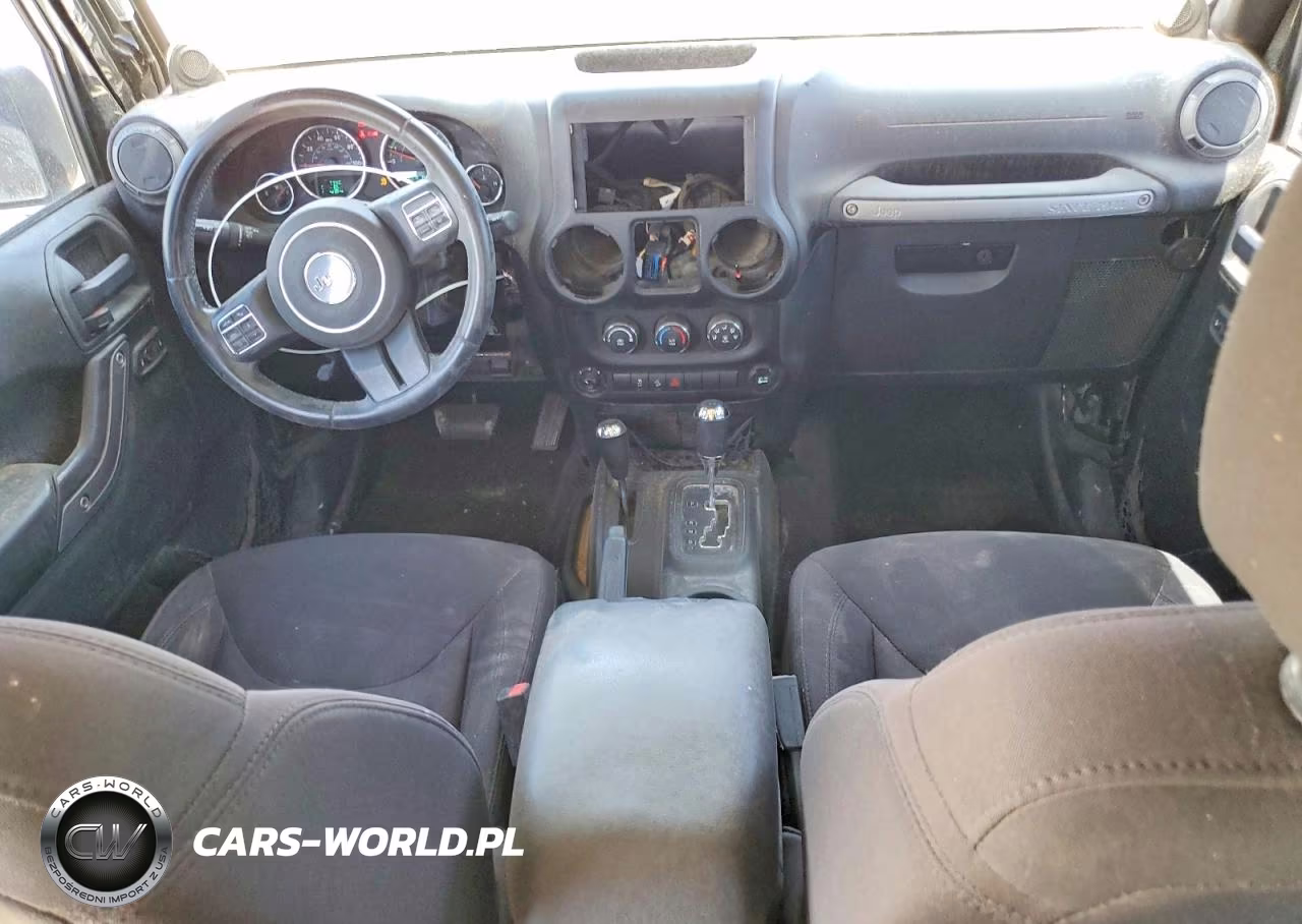 2014 Jeep Wrangler Unlimited Sport VIN:1C4BJWDG5EL263543 - 8