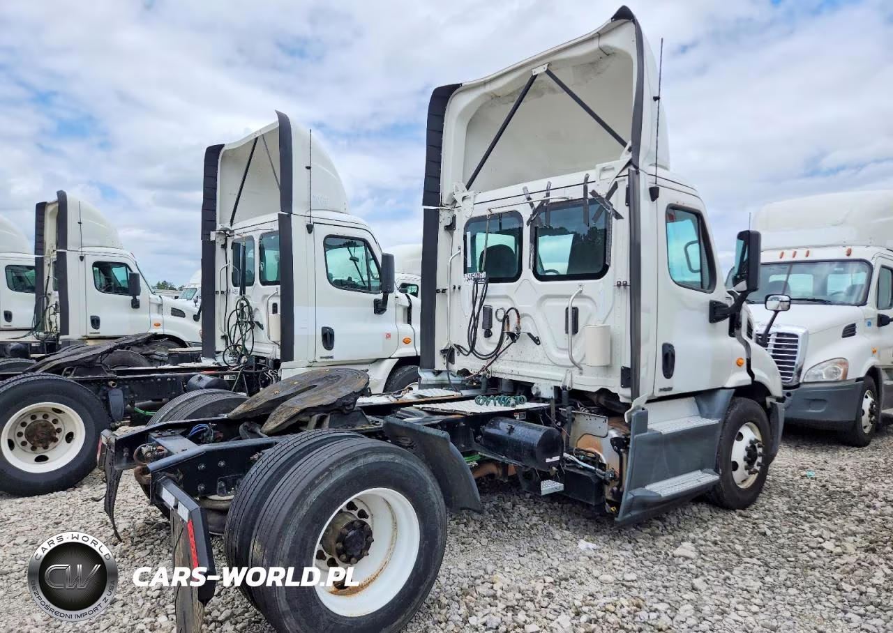 2017 Freightliner Cascadia 1 - Semi Truck VIN:3AKBGADV2HSJD0591 - 4