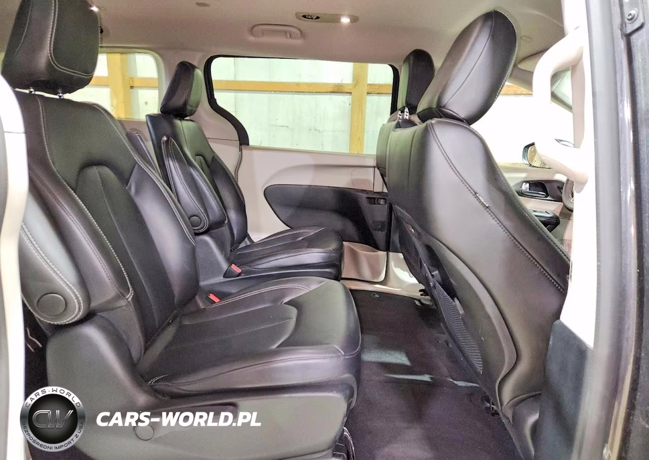 2023 Chrysler Pacifica Hybrid Touring L VIN:2C4RC1L73PR611640 - 11