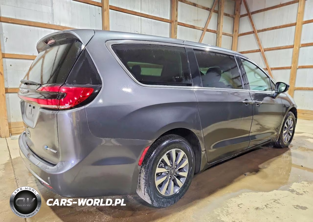 2023 Chrysler Pacifica Hybrid Touring L VIN:2C4RC1L73PR611640 - 3