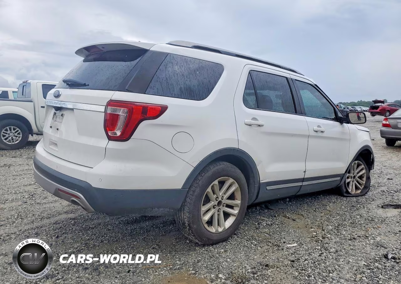 2017 Ford Explorer Xlt VIN:1FM5K7D8XHGD15847 - 3