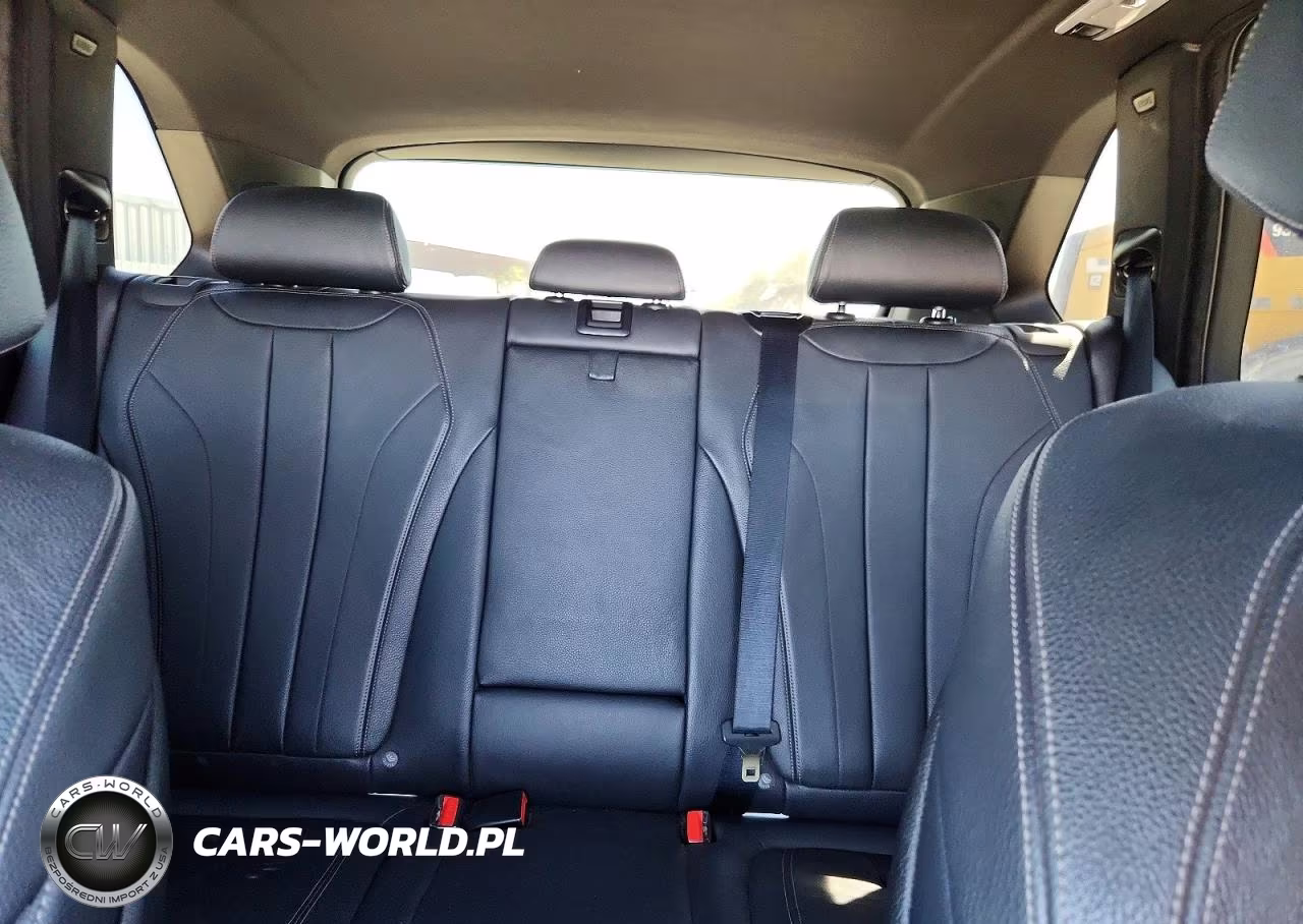 2018 BMW X5 xDrive50I VIN:5UXKR6C50J0U14212 - 10