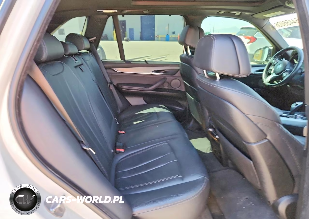 2018 BMW X5 xDrive50I VIN:5UXKR6C50J0U14212 - 11