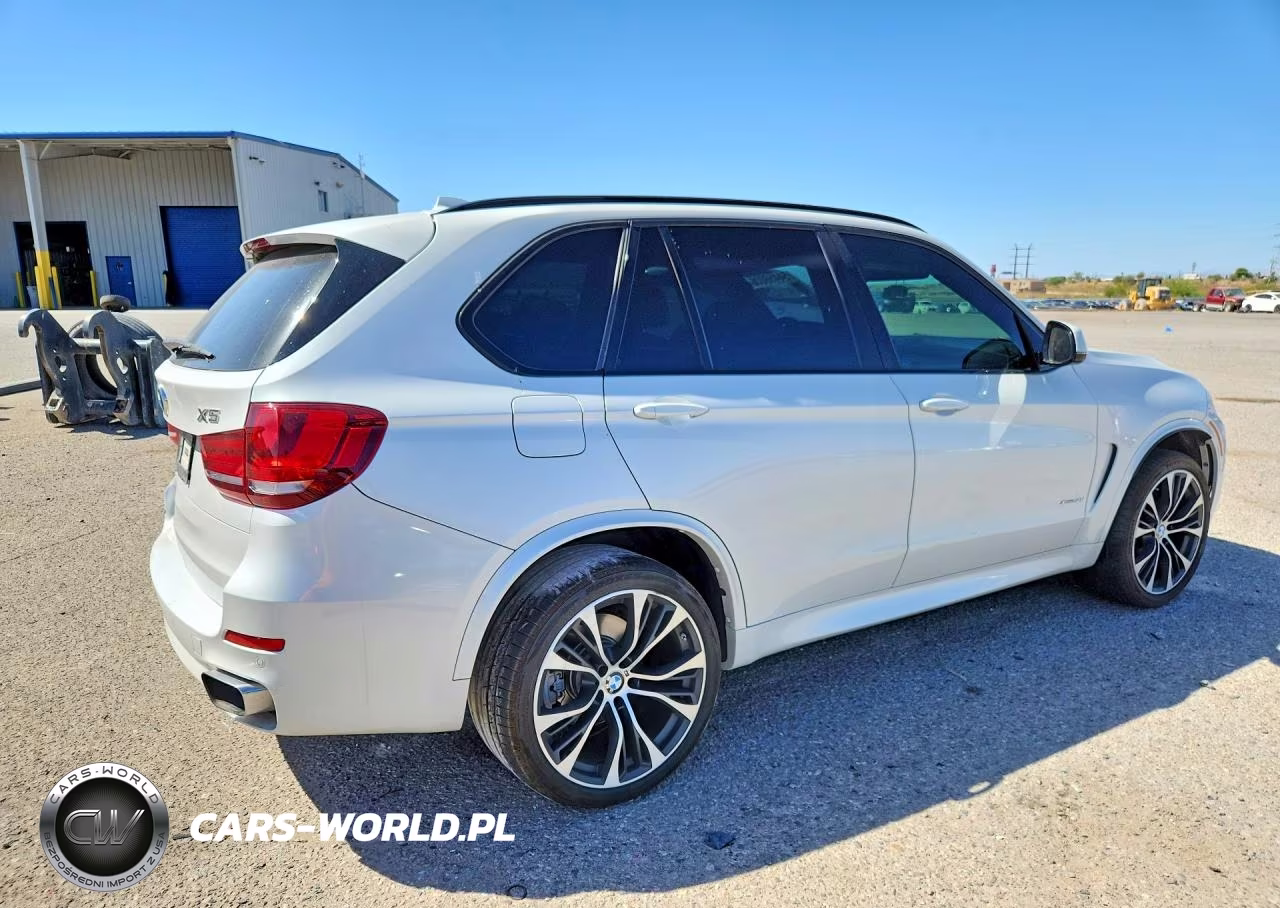 2018 BMW X5 xDrive50I VIN:5UXKR6C50J0U14212 - 3