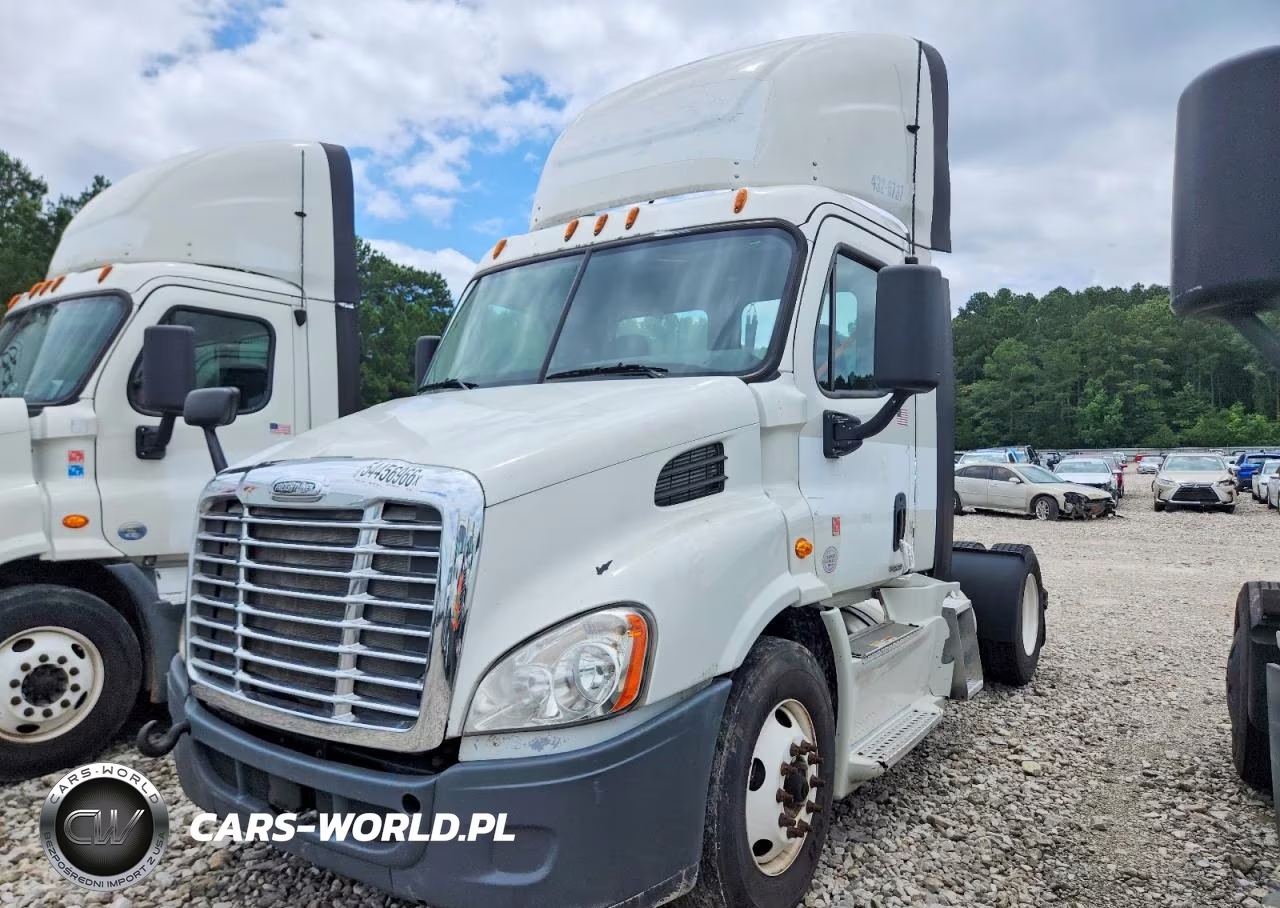 2015 Freightliner Cascadia 1 - Semi Truck VIN:3AKBGADV2FSGU9452 - 2